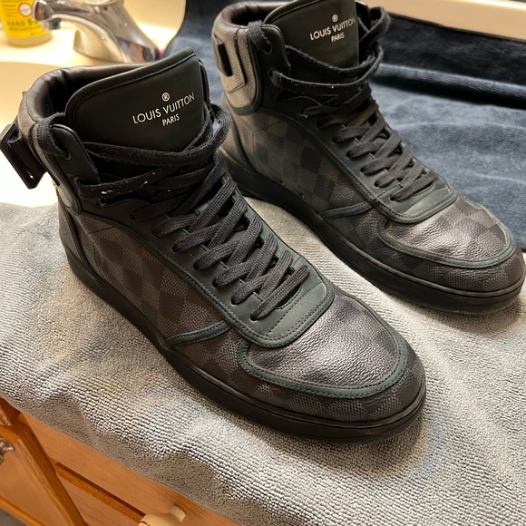 Men’s Louis Vuitton shoes - Picture 4 of 8